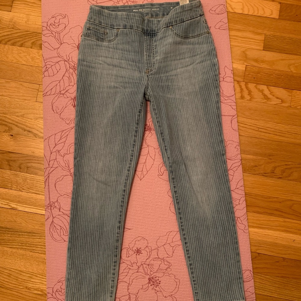 Chicos Womens stretchy jeggings pinstripes